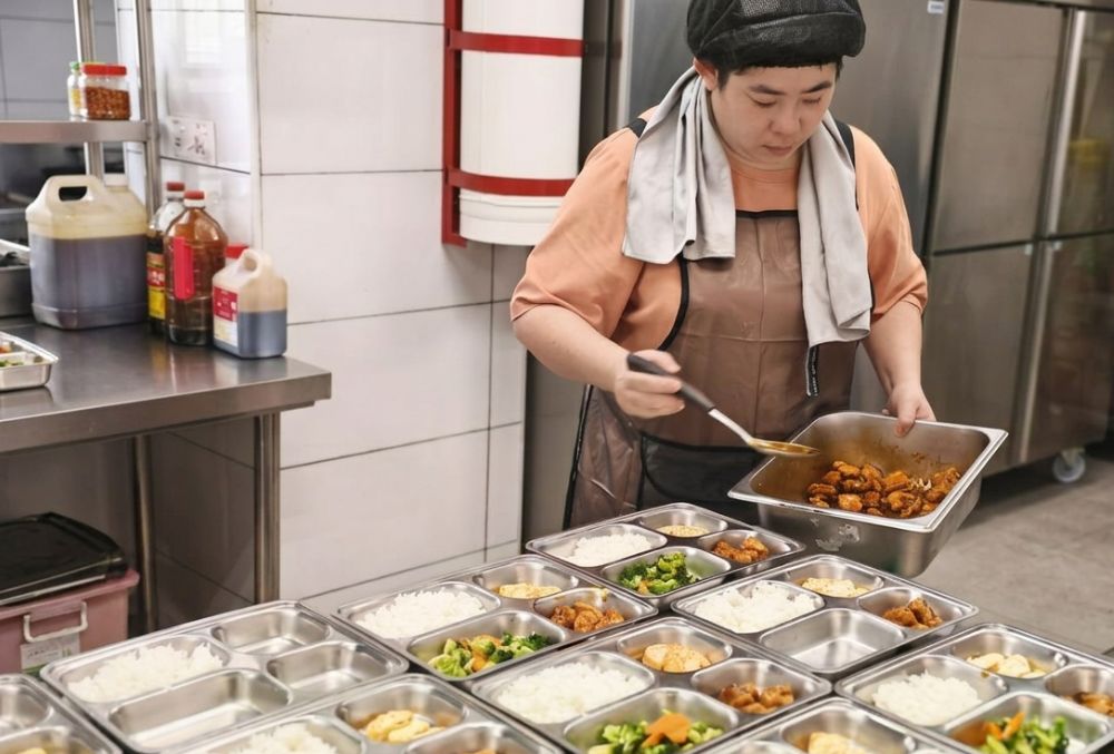 Nutritious meals prepared for elderly parents