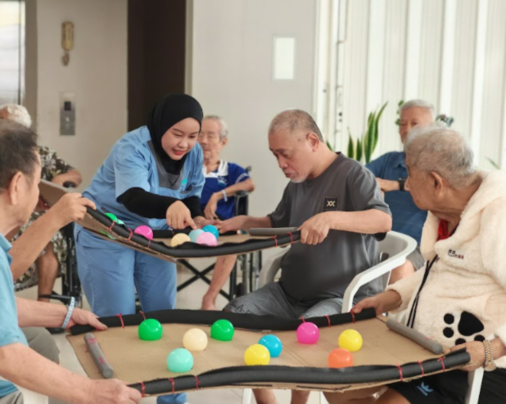 Daily activities for elderly parents at Gentle Hill Elder Care